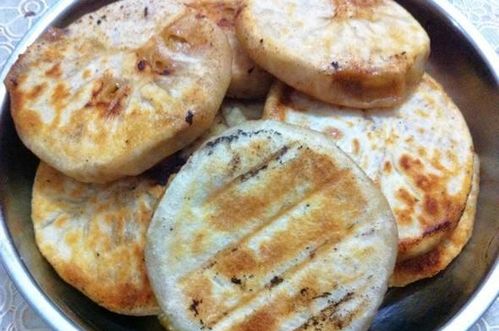 一到放假,好吃的羊肉餡餅做起來,一袋面粉幾天見底,這餅太香了