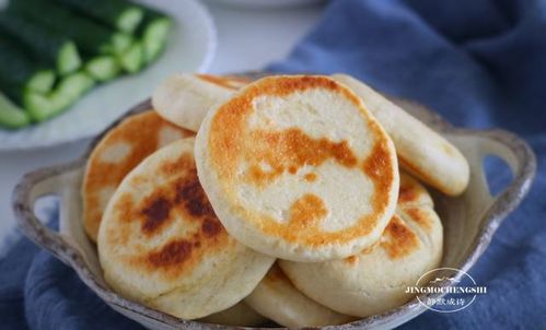 掰開就是口袋,把肉和菜往里一夾,吃著特香,口袋餅,做法真簡單